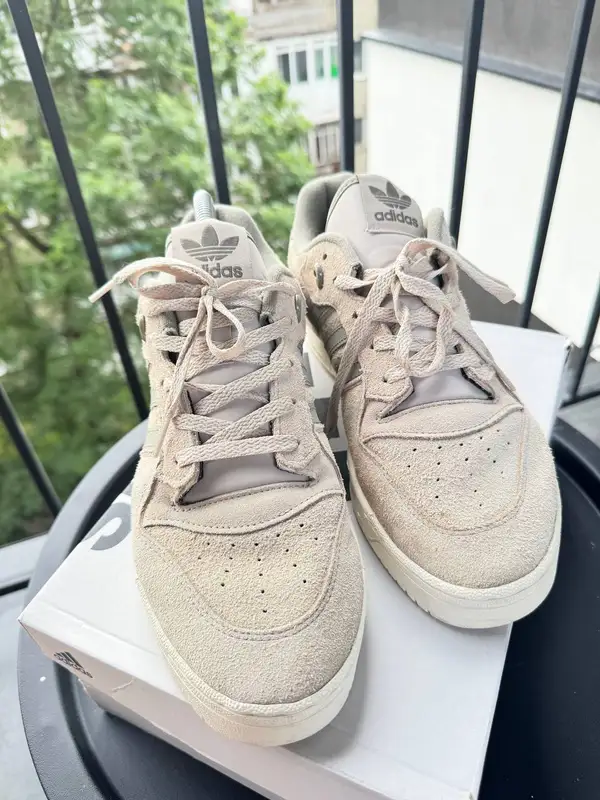 Продам Кросівки Adidas