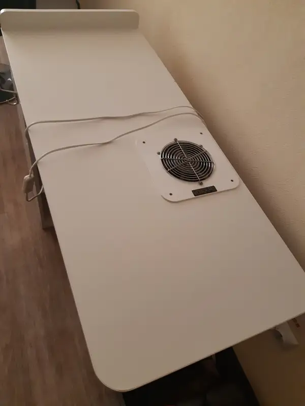 Продам стіл манікюрний