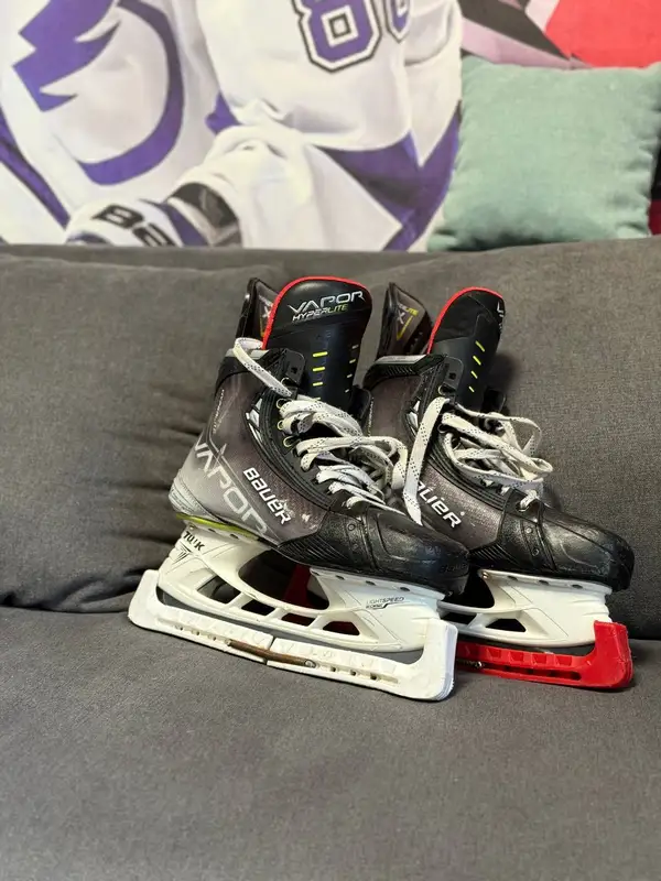 Ковзани Bauer Vapor HyperLite 9.5 Fit2 — в гарному стані